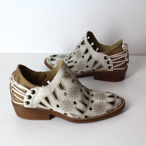 Musse & Cloud Western laser cut distressed white Booties Ankle boots 5 US  / 36 - Picture 5 of 14